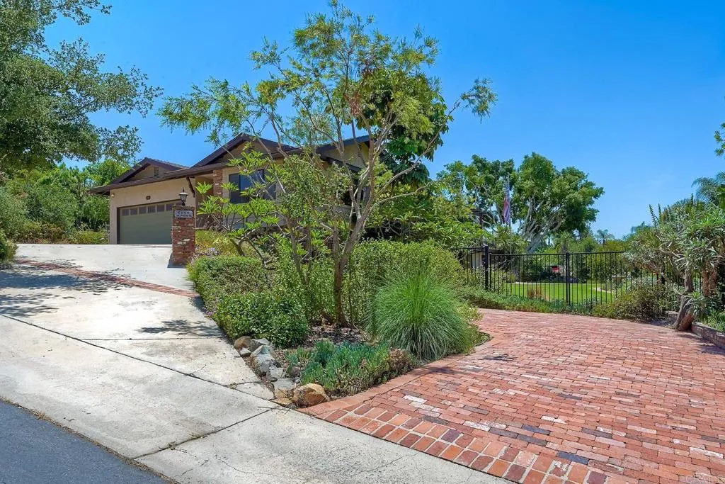 https://cdn.realtyfeed.com/cdn/127/306609736/21d44cdb9bd79ec98e3149ac8ba17370.webp