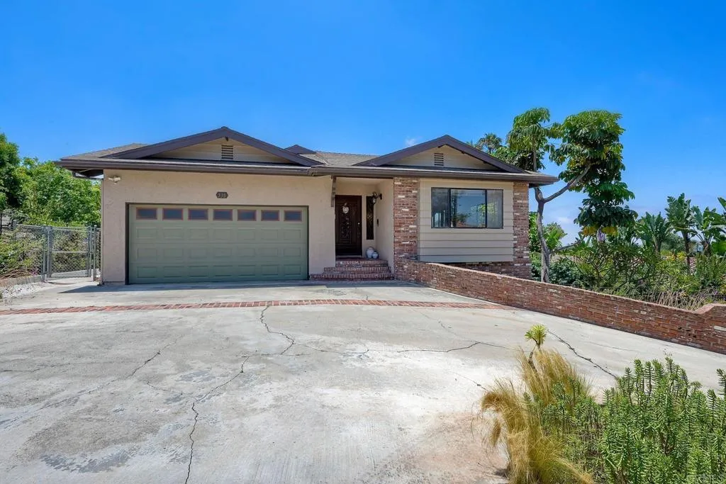 https://cdn.realtyfeed.com/cdn/127/306609736/988862d51b32fd441e7bd94b1c32eff6.webp