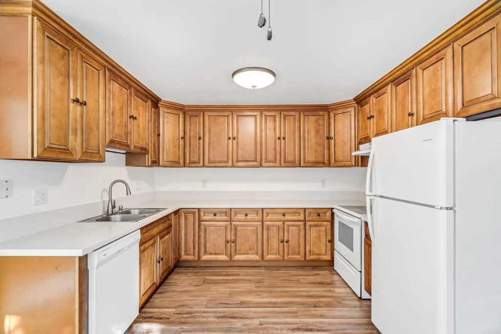 https://cdn.realtyfeed.com/cdn/127/306609781/b38f4483276288aaf20deb6fd6c38480.webp