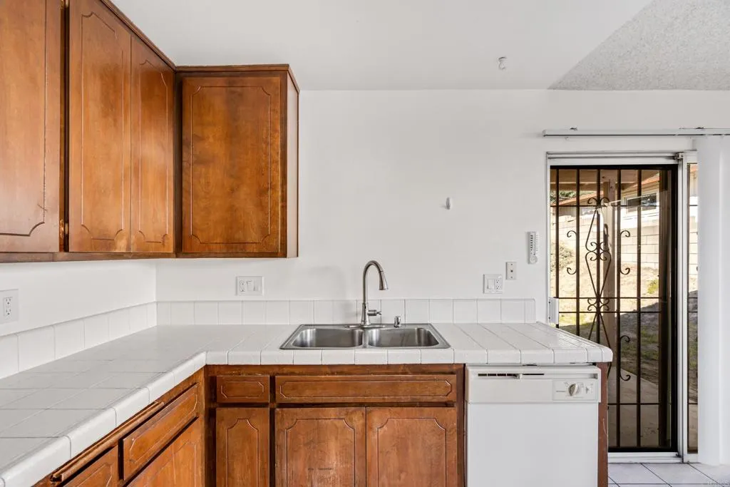 https://cdn.realtyfeed.com/cdn/127/306609781/e4668a9518b822cc7c70a12009290ec8.webp