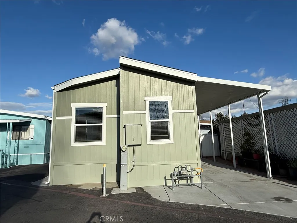 8723 Artesia 38
