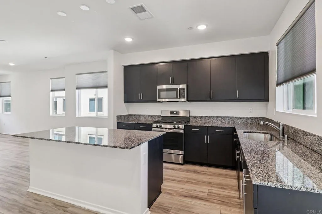 https://cdn.realtyfeed.com/cdn/127/306609897/a4674306bdd2f83560f63fcab633bba1.webp