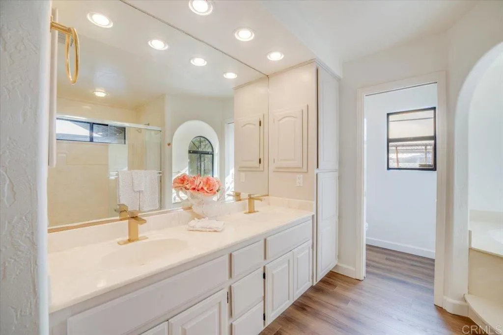 https://cdn.realtyfeed.com/cdn/127/306609913/701c62d7f0f51c32430a7c349671c061.webp
