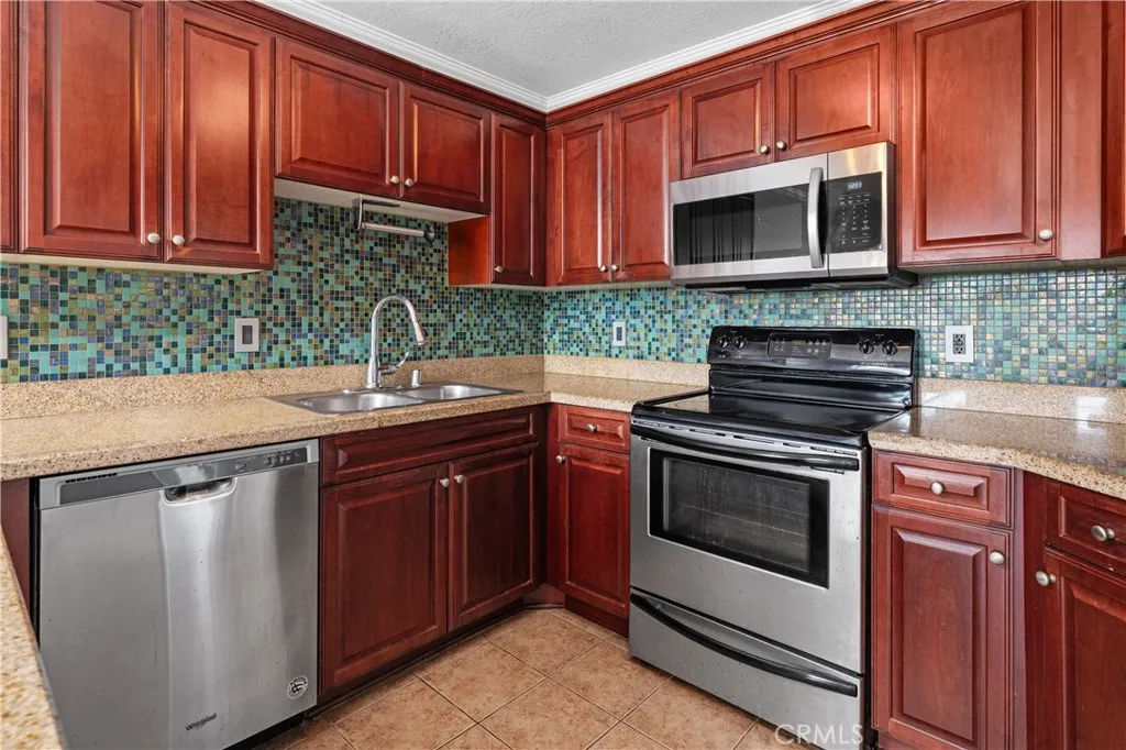https://cdn.realtyfeed.com/cdn/127/306609973/addc15d4acf138f63184656179c948d3.webp