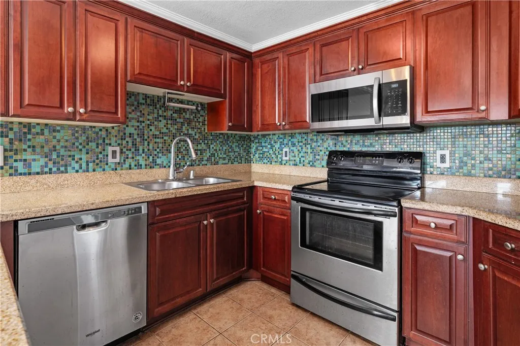 Photo #10: SR25281822 Listing: Photo #10