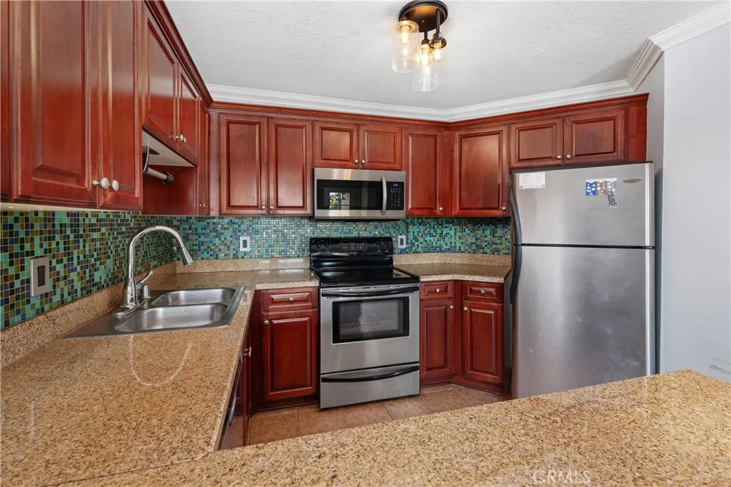 Photo #21: SR25281822 Listing: Photo #21