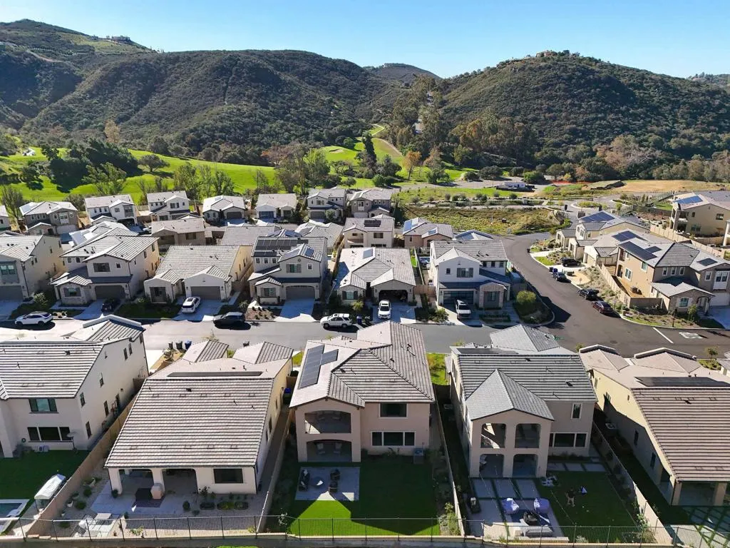 https://cdn.realtyfeed.com/cdn/127/306610089/872ebc2414f2d1051f9761931f8686a5.webp