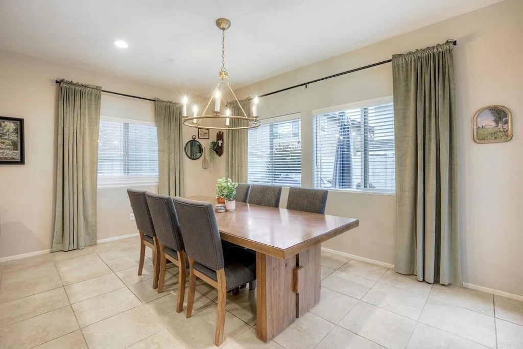 https://cdn.realtyfeed.com/cdn/127/306610203/70a06a86091775dbb78d71a83dc3cbbb.webp