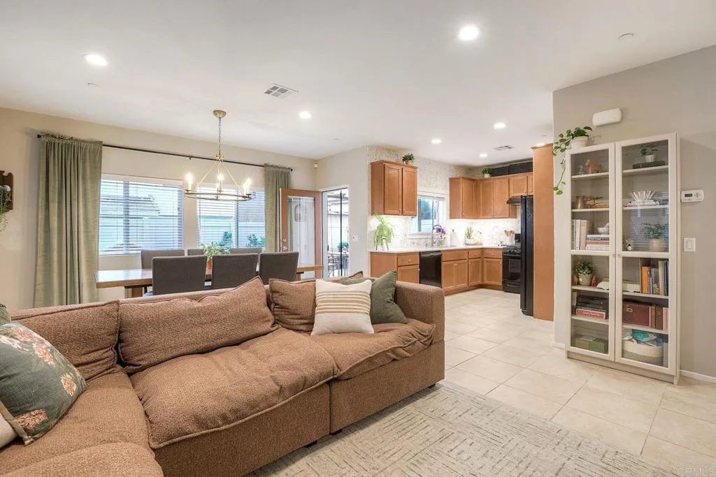 https://cdn.realtyfeed.com/cdn/127/306610203/c77744e6f35cda50150359f809dc8503.webp