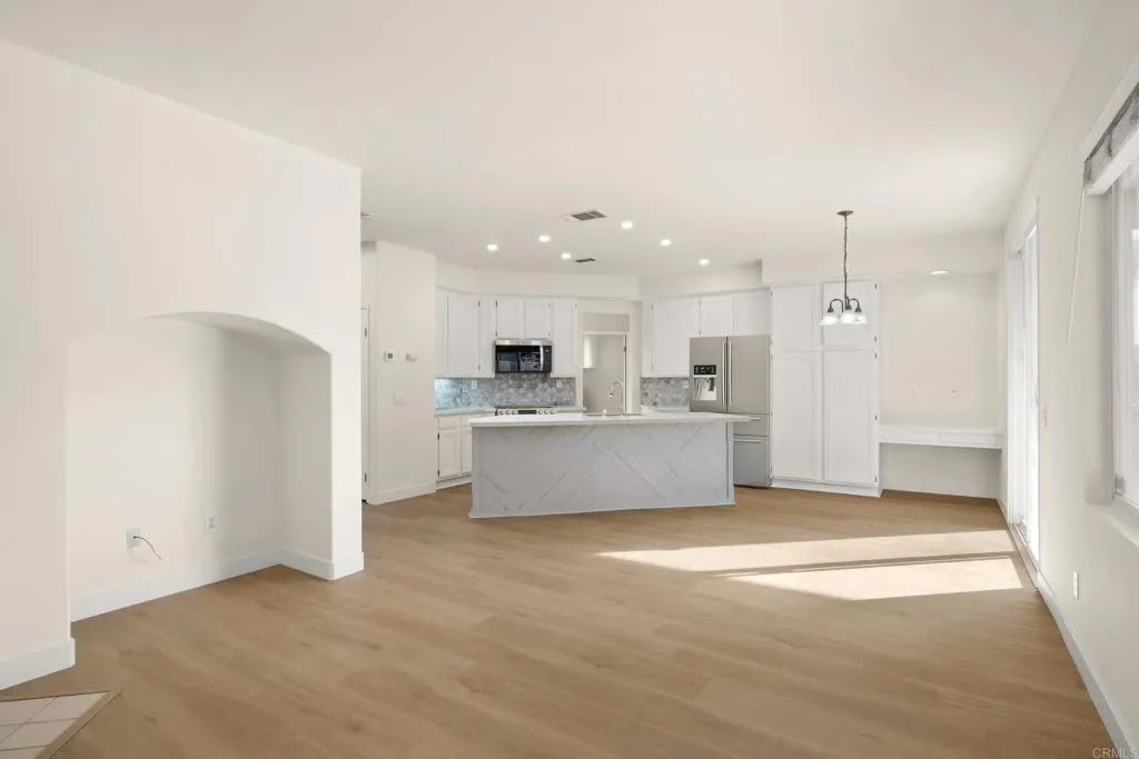 https://cdn.realtyfeed.com/cdn/127/306610267/bc75545508664b24b6063ae68c62299c.webp