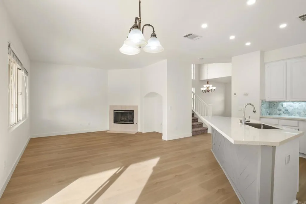 https://cdn.realtyfeed.com/cdn/127/306610267/bfe795ea671a9ad628425a3143ad0820.webp
