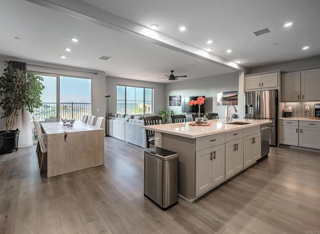 https://cdn.realtyfeed.com/cdn/127/306610347/68c2c96690d4f07f0d6191ba17bb3579.webp