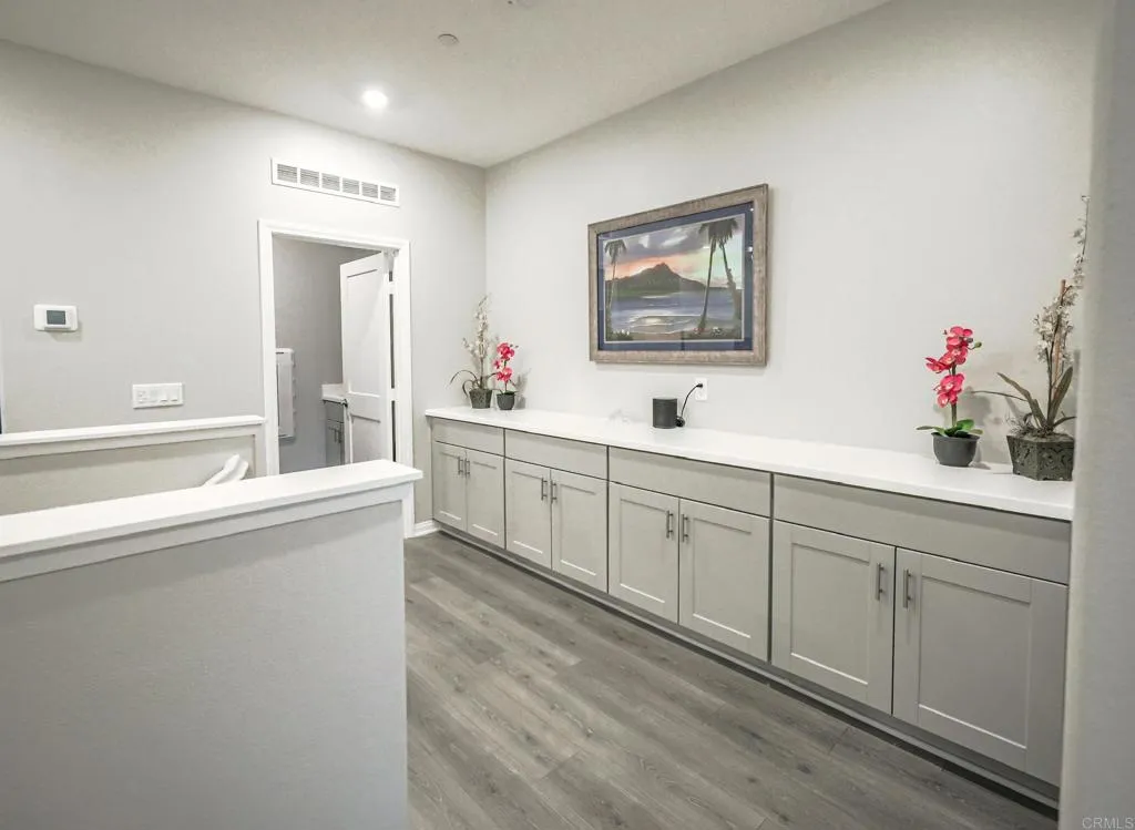 https://cdn.realtyfeed.com/cdn/127/306610347/cdd24ec17571a7652914fb17d5db33ad.webp