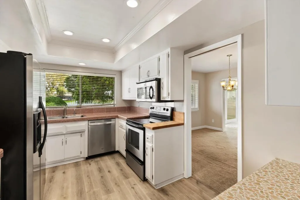 https://cdn.realtyfeed.com/cdn/127/306610443/806293abb76b1a852ce8f9ac00763c77.webp