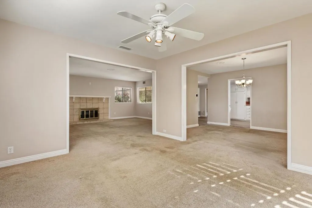 https://cdn.realtyfeed.com/cdn/127/306610443/878aea634a37d4d5ef99fae49bb51757.webp