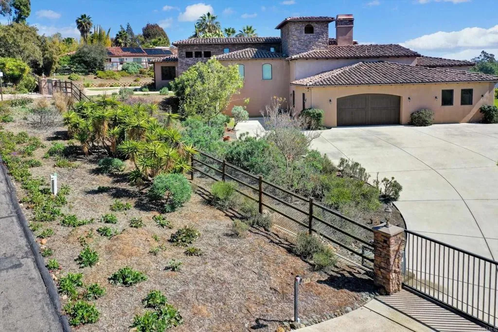 https://cdn.realtyfeed.com/cdn/127/306610446/ef4aa178c0204bc46ca0a5a8c523466b.webp