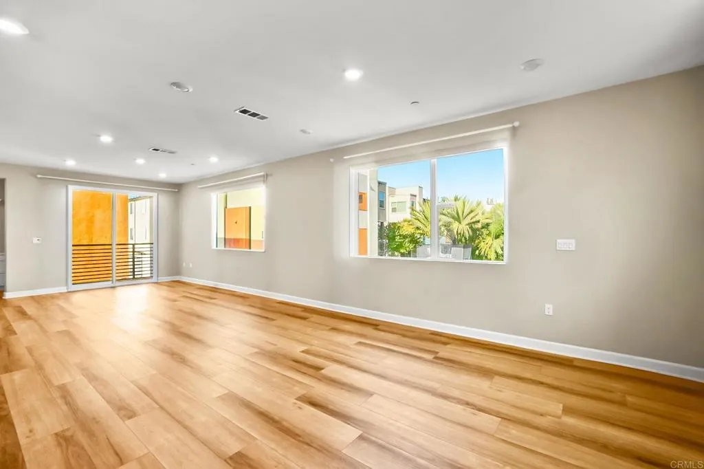 https://cdn.realtyfeed.com/cdn/127/306610494/971d21a25fb6991575eb87893fc672e8.webp