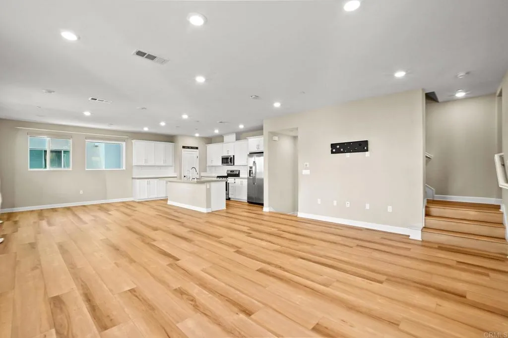 https://cdn.realtyfeed.com/cdn/127/306610494/e05438ab8ab47ba4bde7d8648595b4cb.webp