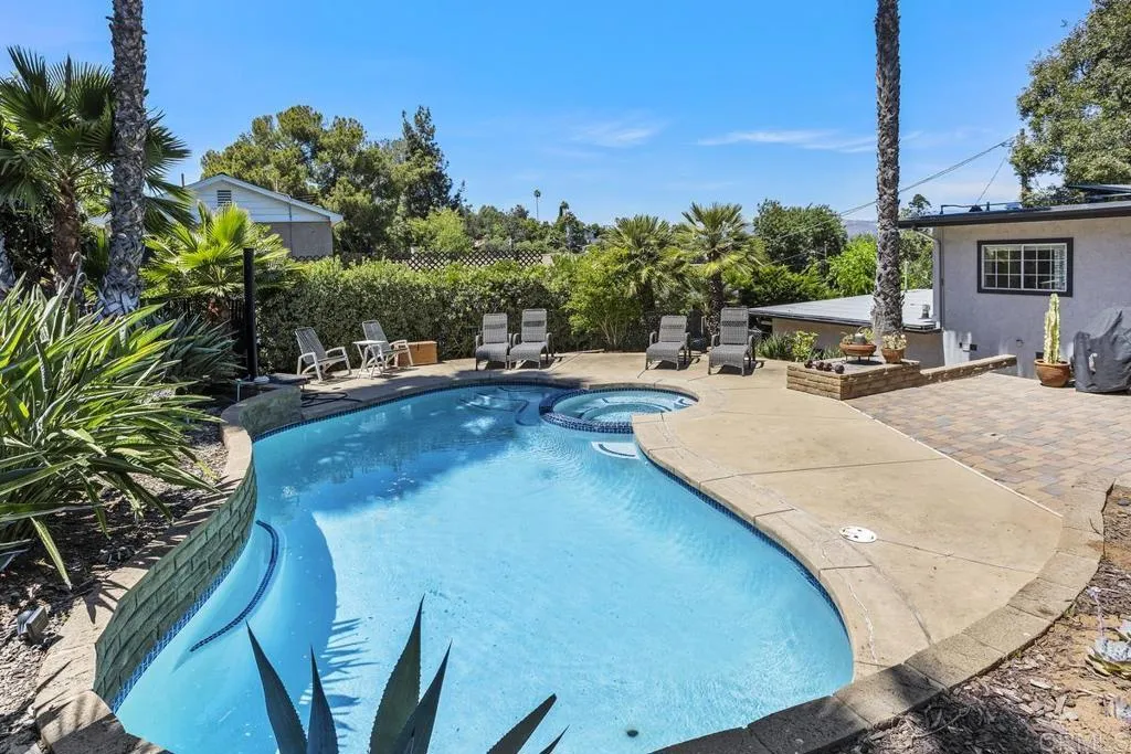 https://cdn.realtyfeed.com/cdn/127/306610553/fafaef70045e9d1ac0f54961739d21c7.webp