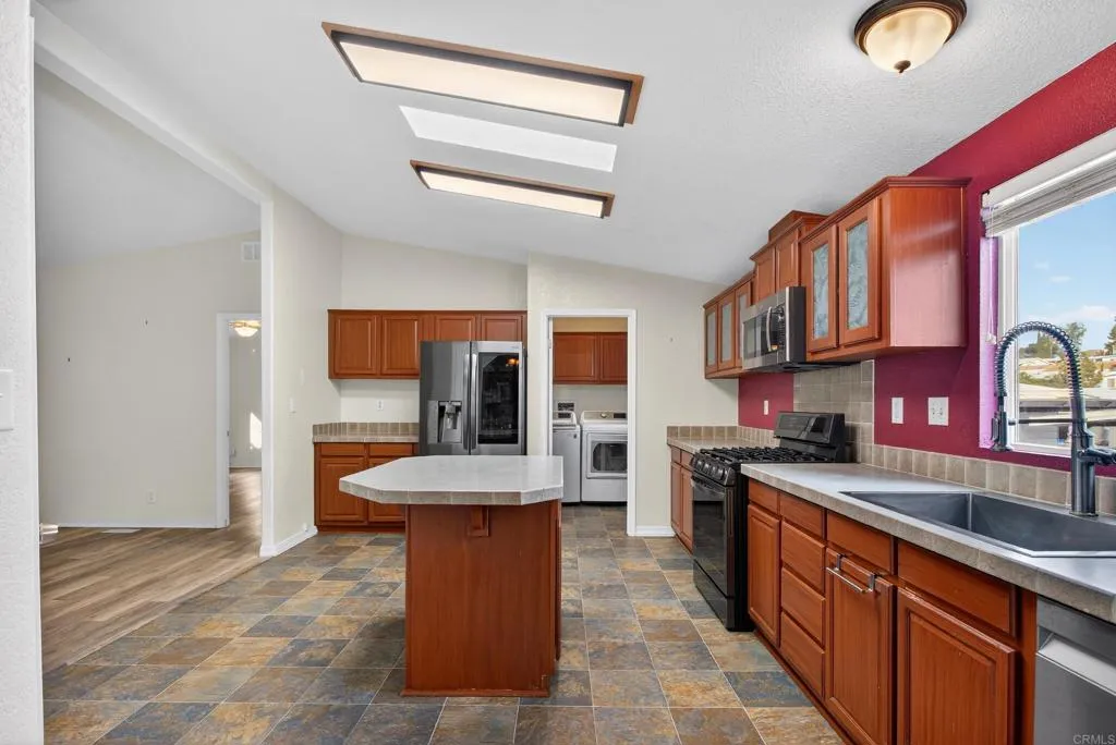 https://cdn.realtyfeed.com/cdn/127/306610582/3a0c06c8842448d6d9e437f586753283.webp