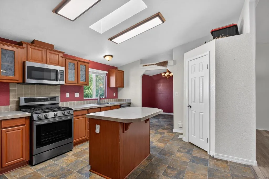 https://cdn.realtyfeed.com/cdn/127/306610582/3eb6cadc9175962e59034aeee79386a1.webp