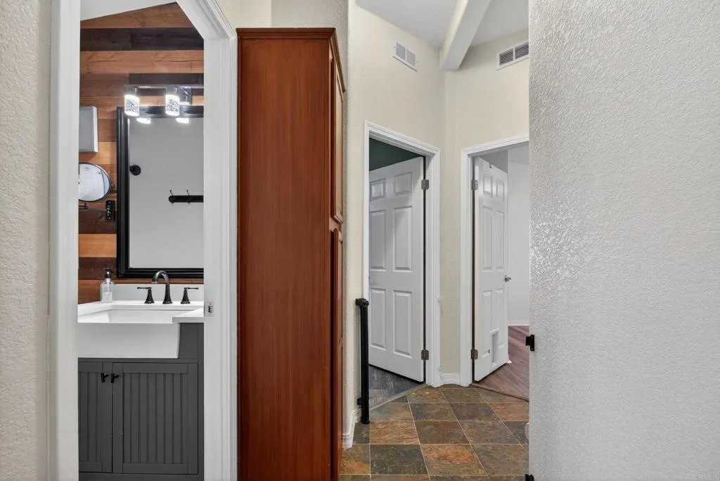 https://cdn.realtyfeed.com/cdn/127/306610582/d0b1c864ab711bbca017735868e5f6e0.webp