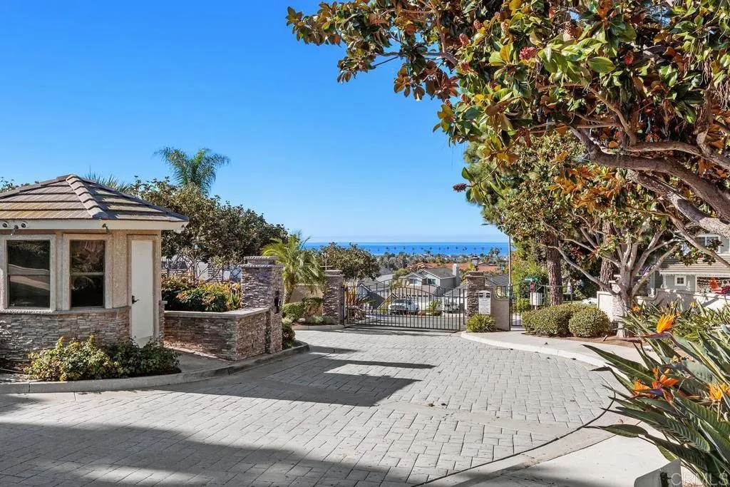 https://cdn.realtyfeed.com/cdn/127/306610614/80f5aaa1521d75b7a2d2891a9d478387.webp