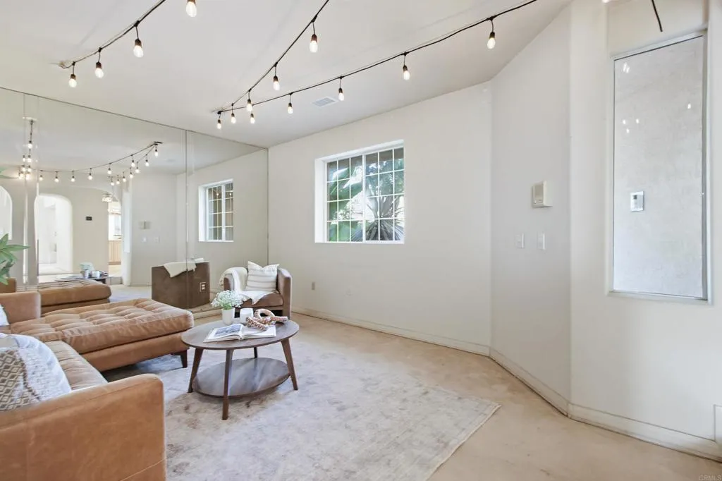 https://cdn.realtyfeed.com/cdn/127/306610626/fc5f486b7a4d8817d9db08bd122c21f9.webp