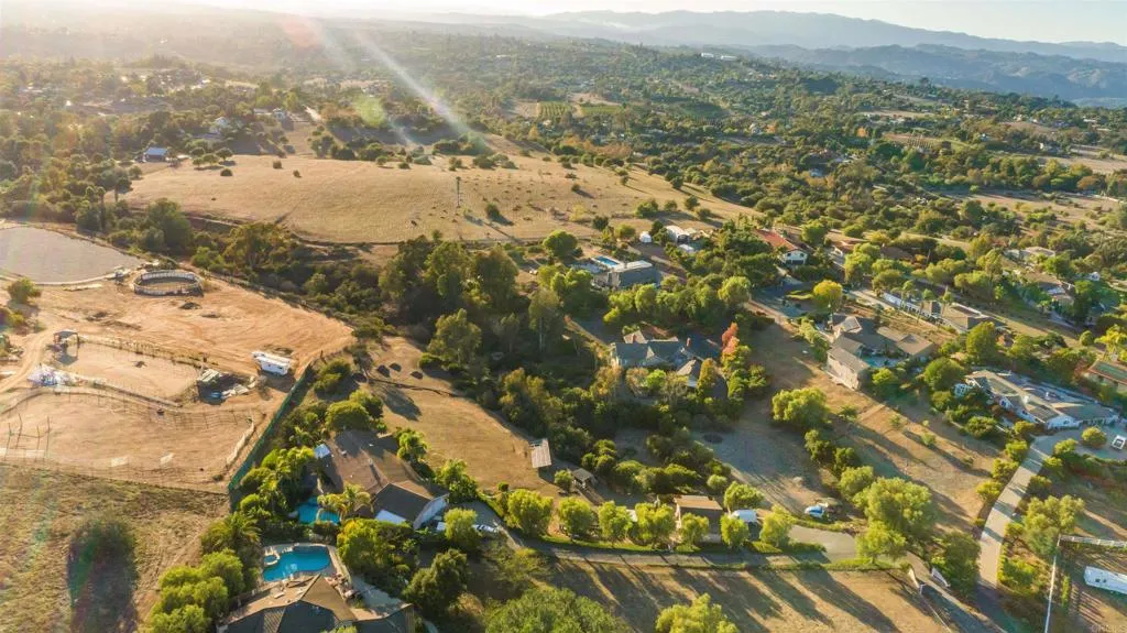 https://cdn.realtyfeed.com/cdn/127/306610632/2e537caf3548deff1f6e759c26ca257f.webp