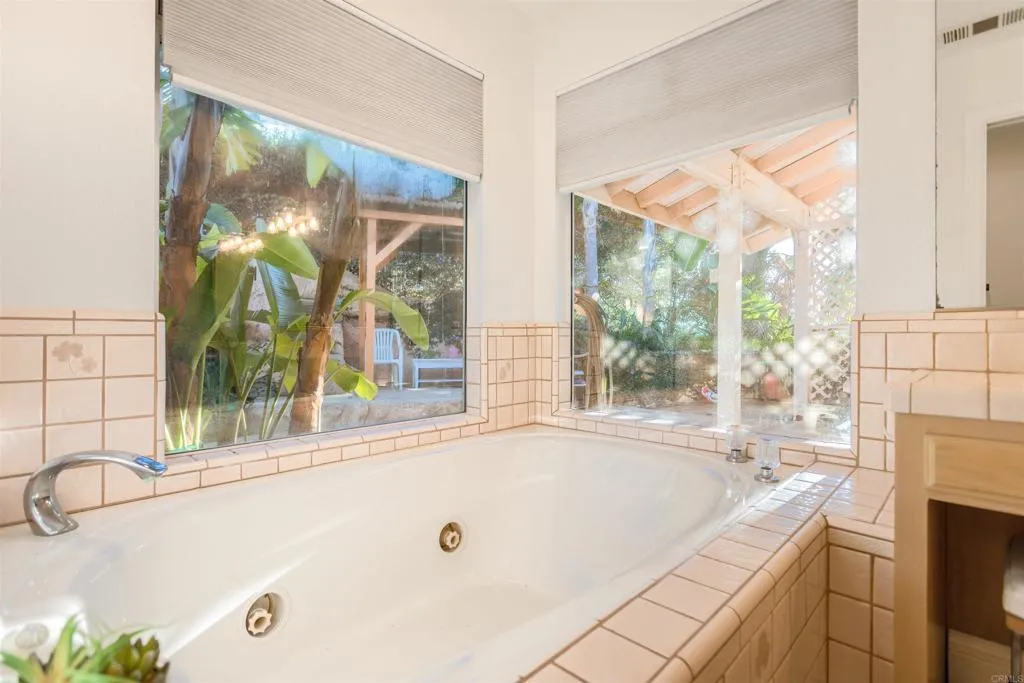 https://cdn.realtyfeed.com/cdn/127/306610632/929eb1e7fc2ad8019db1d8922e54b58d.webp