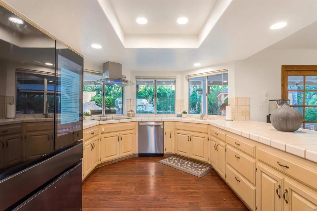 https://cdn.realtyfeed.com/cdn/127/306610632/cb1dc79757893fe82d319177d5c2b06e.webp