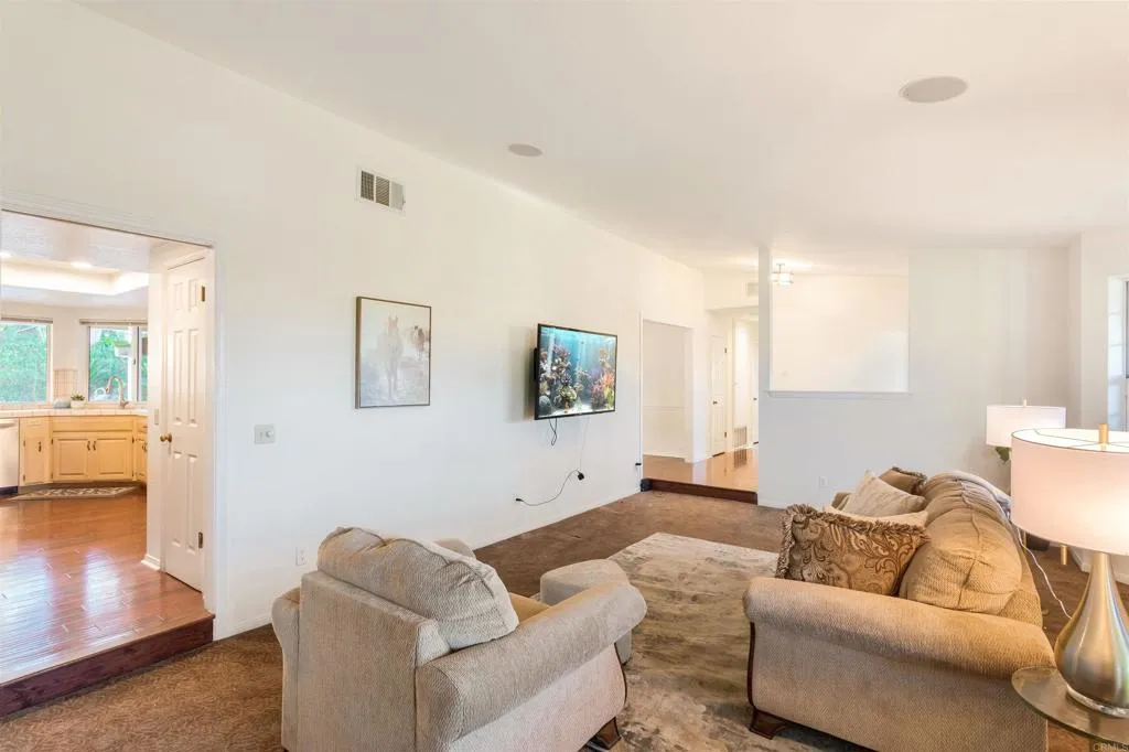 https://cdn.realtyfeed.com/cdn/127/306610632/d53cf057c20a85c13ee185519192b7fe.webp