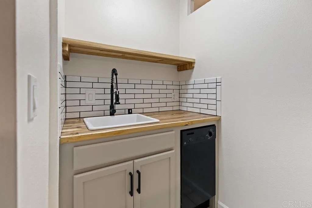 https://cdn.realtyfeed.com/cdn/127/306610675/432eb6afece6924d28e59bc74c076560.webp