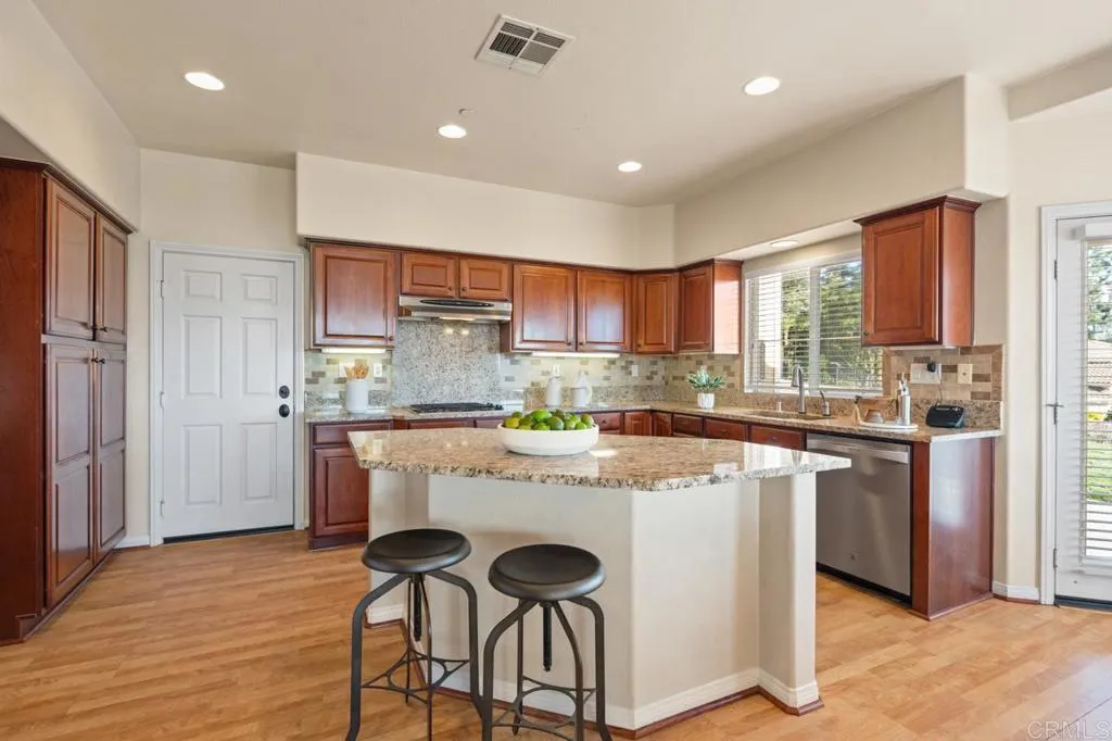 https://cdn.realtyfeed.com/cdn/127/306610842/b327d384f0c5f44905c008ac5246785f.webp