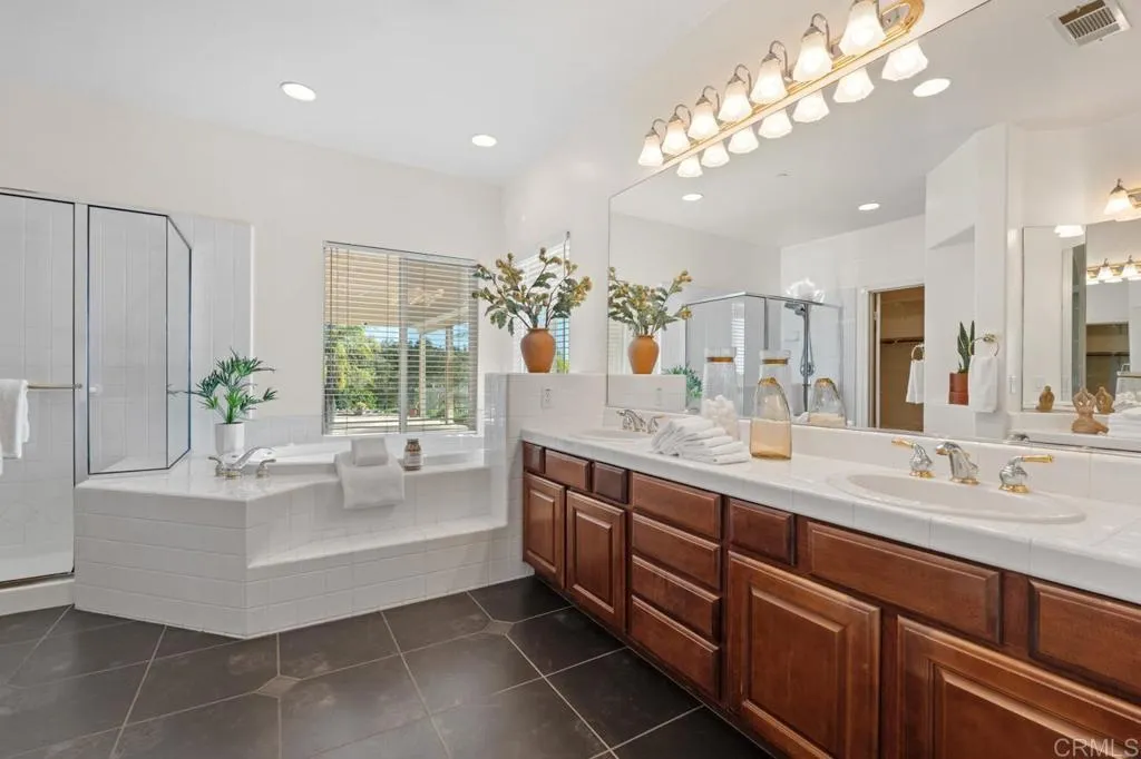 https://cdn.realtyfeed.com/cdn/127/306610842/c2520639a0c7e65e057d616310fd3f43.webp
