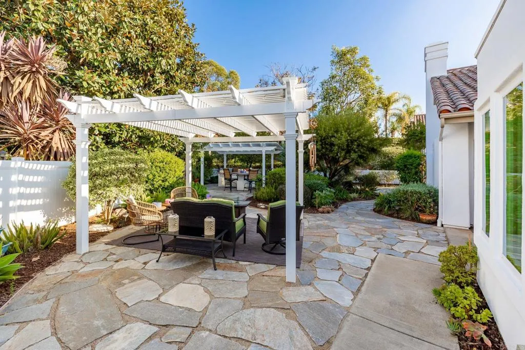 https://cdn.realtyfeed.com/cdn/127/306610859/fc50b2e75c9c4becd361c12d9503acd8.webp
