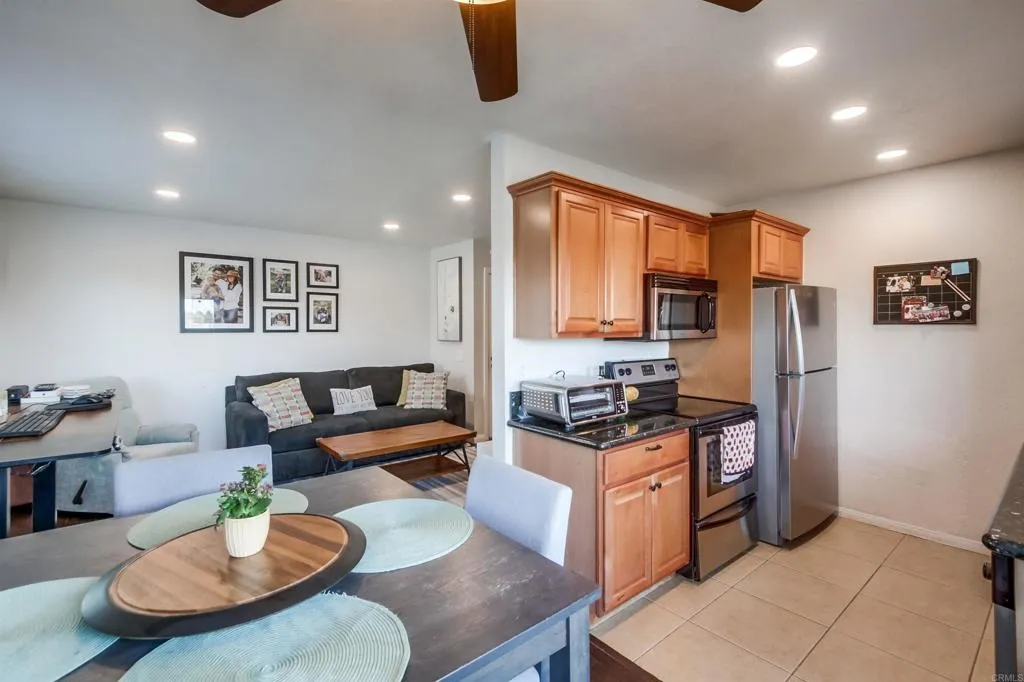 https://cdn.realtyfeed.com/cdn/127/306610891/c21d2077f247b48e059cbc55e2712d84.webp