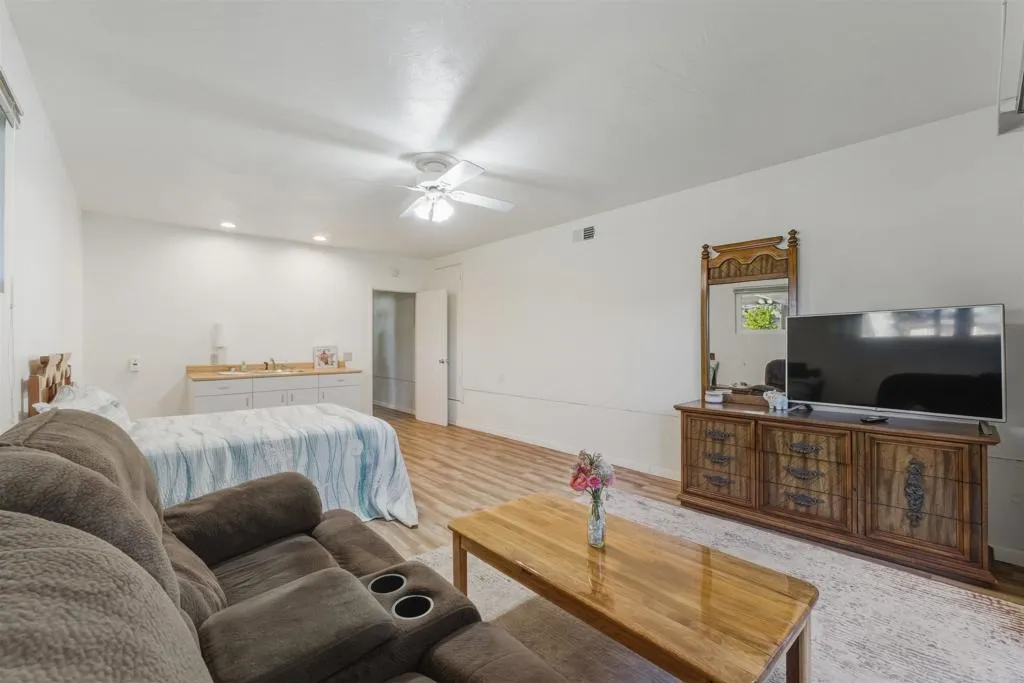 https://cdn.realtyfeed.com/cdn/127/306610892/53e4ce2811a745661fb500435b716014.webp