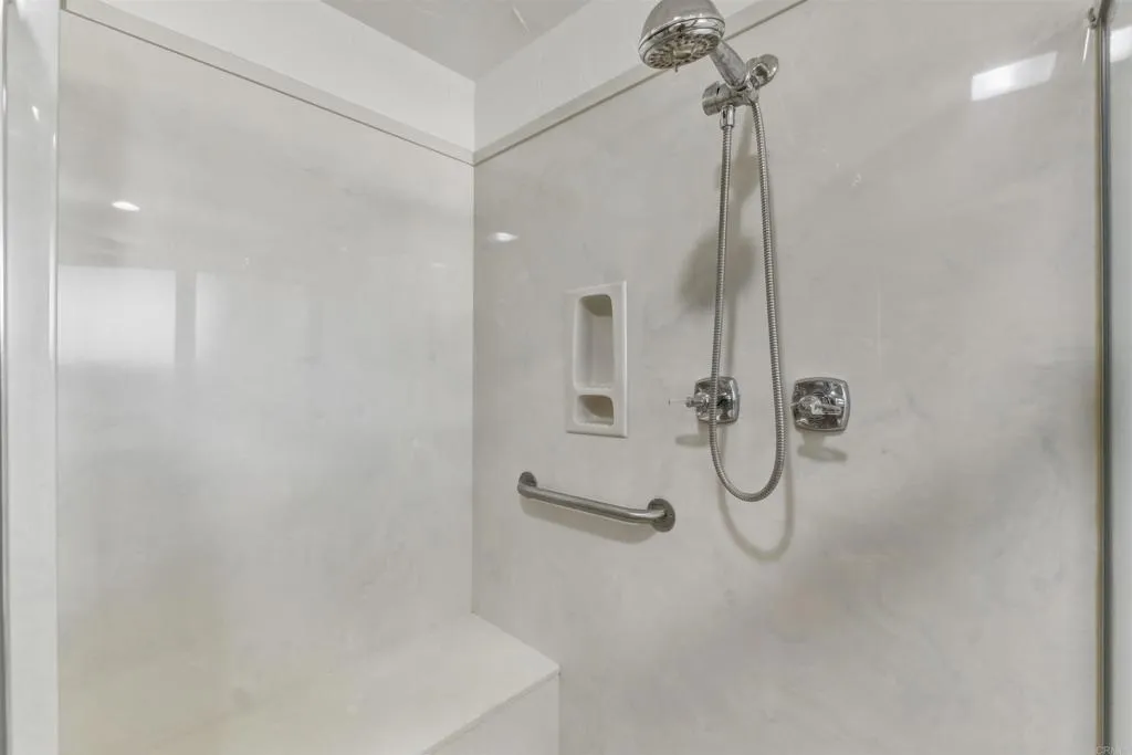 https://cdn.realtyfeed.com/cdn/127/306610892/6d1b590342c2b78f8f2450b927ea04c4.webp