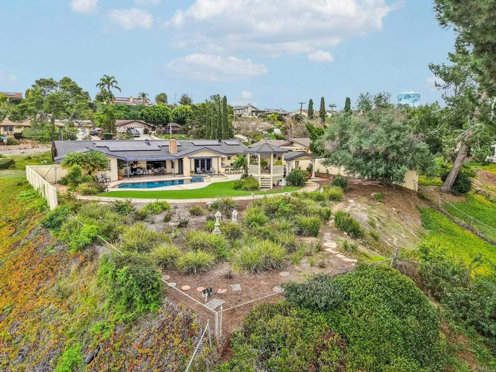 https://cdn.realtyfeed.com/cdn/127/306610893/11022827f5a0c246f9b7876ae96899b4.webp
