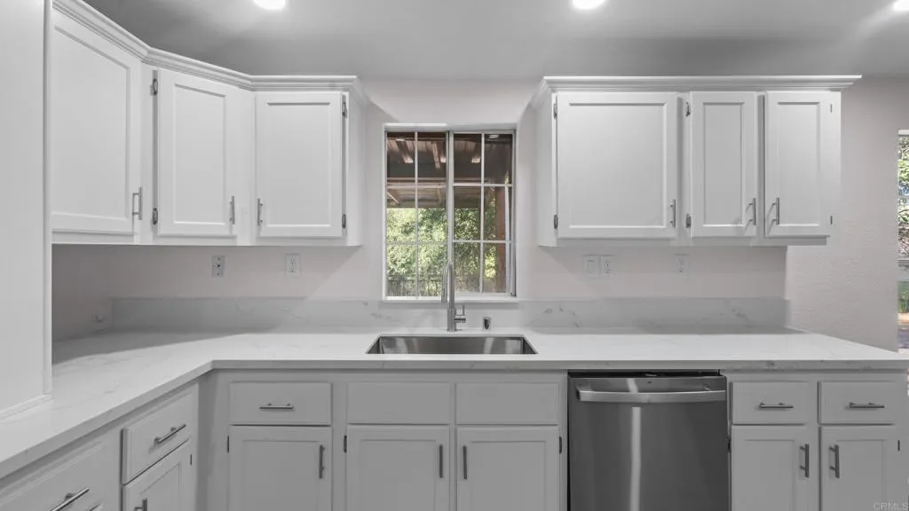 https://cdn.realtyfeed.com/cdn/127/306611041/86852797674289427961e1225d078376.webp