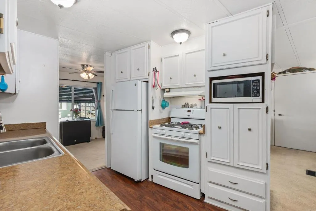 https://cdn.realtyfeed.com/cdn/127/306611044/1c672c56f42138c7fdd892d54cad79cc.webp