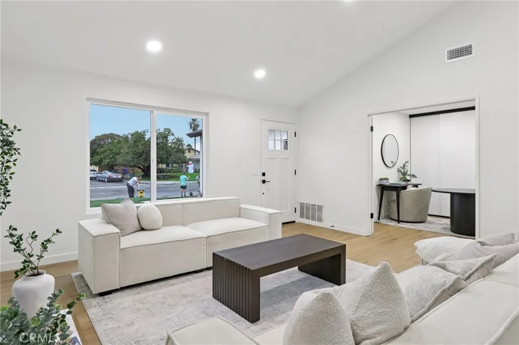 https://cdn.realtyfeed.com/cdn/127/306611095/f42e4574e0b7dfd81543834471fbe9f2.webp