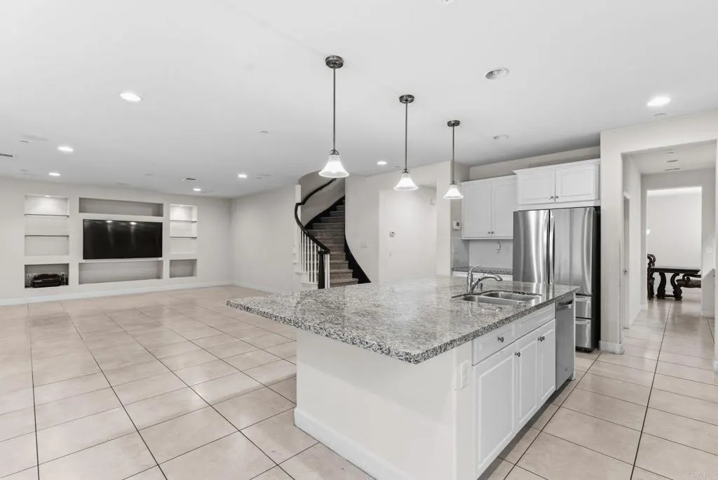 https://cdn.realtyfeed.com/cdn/127/306611107/38dd8fcf6dfe5d2be93c8c204ca36590.webp