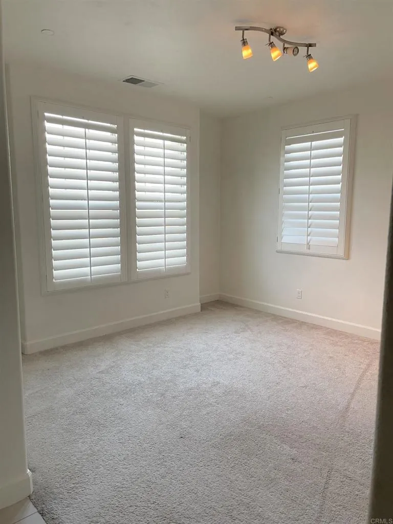 https://cdn.realtyfeed.com/cdn/127/306611107/50cf3757ea993e6b476a4a26813e9d12.webp