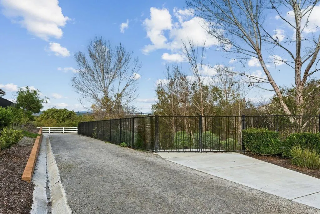 https://cdn.realtyfeed.com/cdn/127/306611107/e2c3c09b828368221b247562ddee9f93.webp