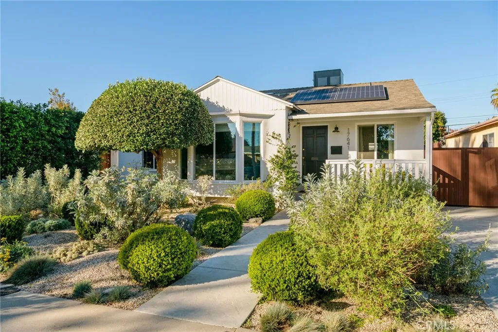 17641 Kittridge, Lake Balboa, CA 91406