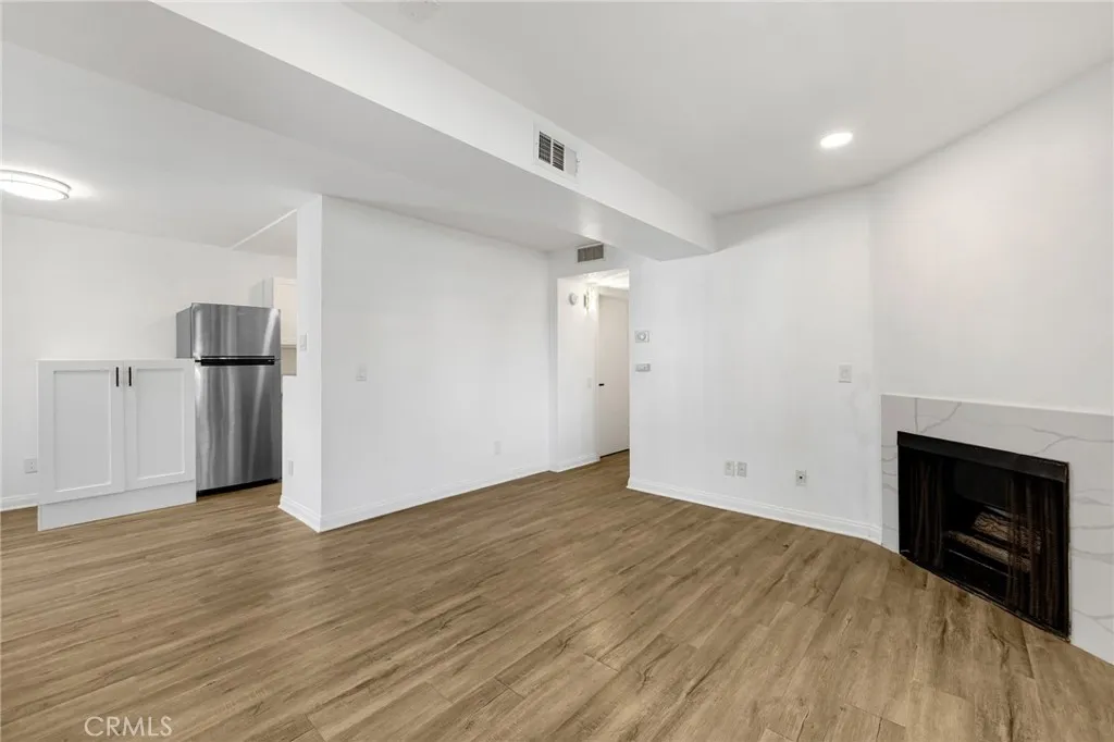 4406 Cahuenga Boulevard Unit 101, Toluca Lake, CA 91602 - Photo 5 of 22, Toluca Lake, CA