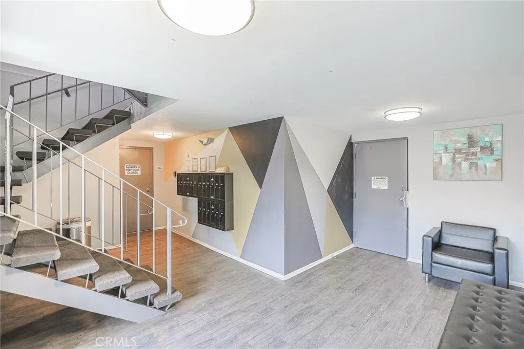 4406 Cahuenga Boulevard Unit 101, Toluca Lake, CA 91602 - Photo 2 of 22, Toluca Lake, CA