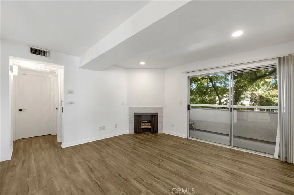 4406 Cahuenga Boulevard Unit 101, Toluca Lake, CA 91602 - Photo 4 of 22, Toluca Lake, CA